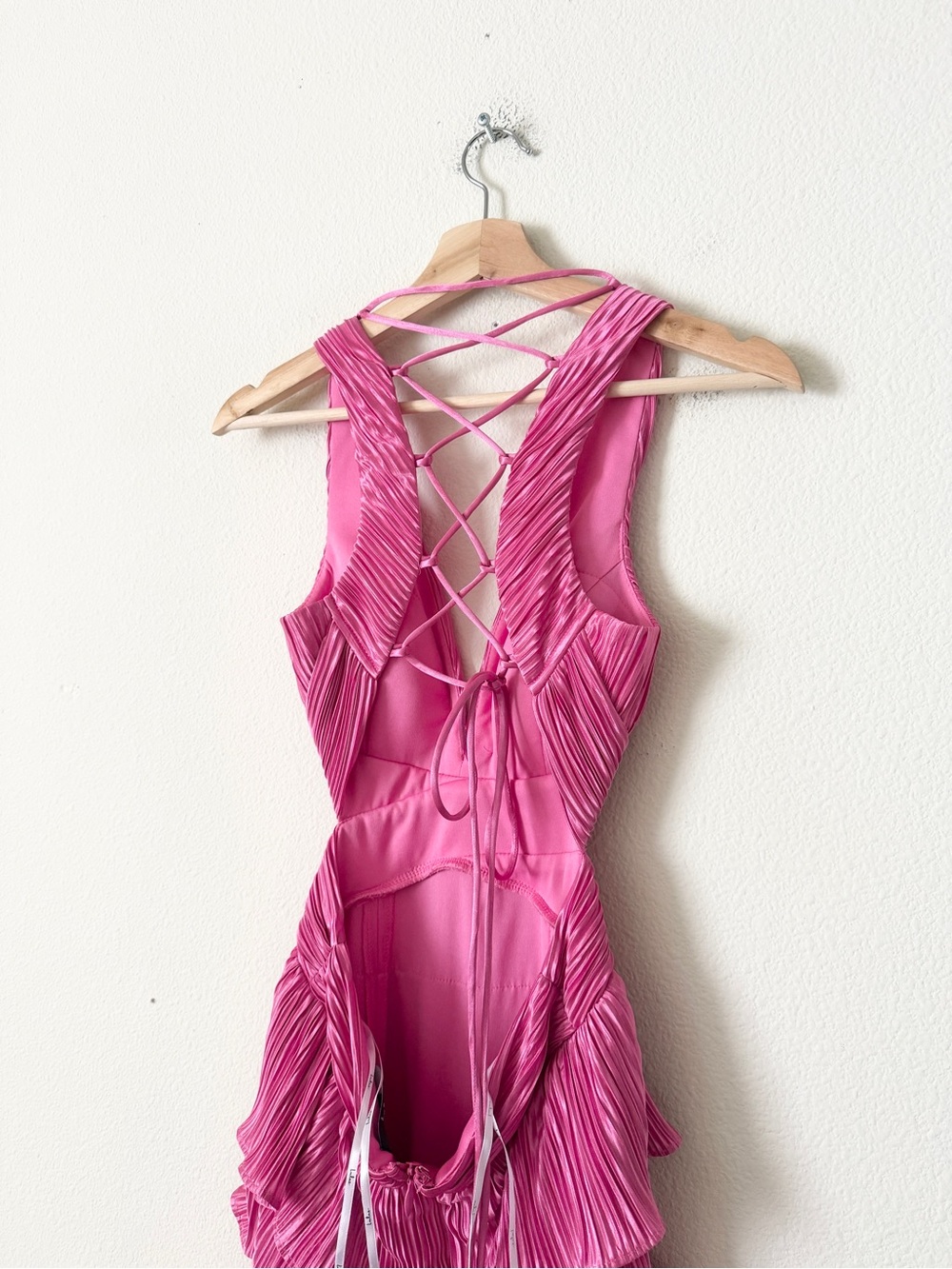 Lulu’s XS Beauty Icon pink satin pleated tiered laceup back maxi dress - Picture 4 of 7